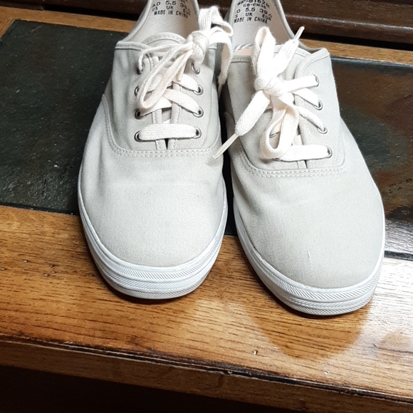 Women's kids tan canvas tennis shoes